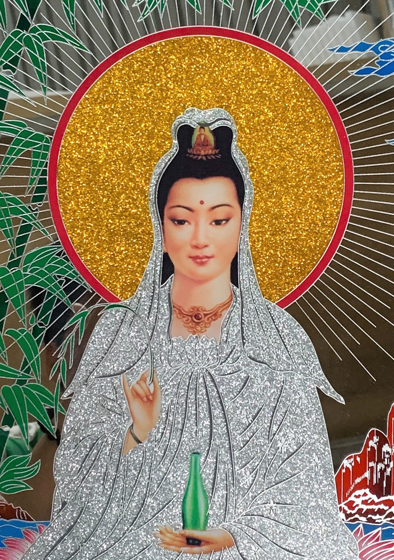 Tranh kiếng thờ mẹ Quan Âm ngồi Đài Sen - khung nhựa cứng mạ vàng