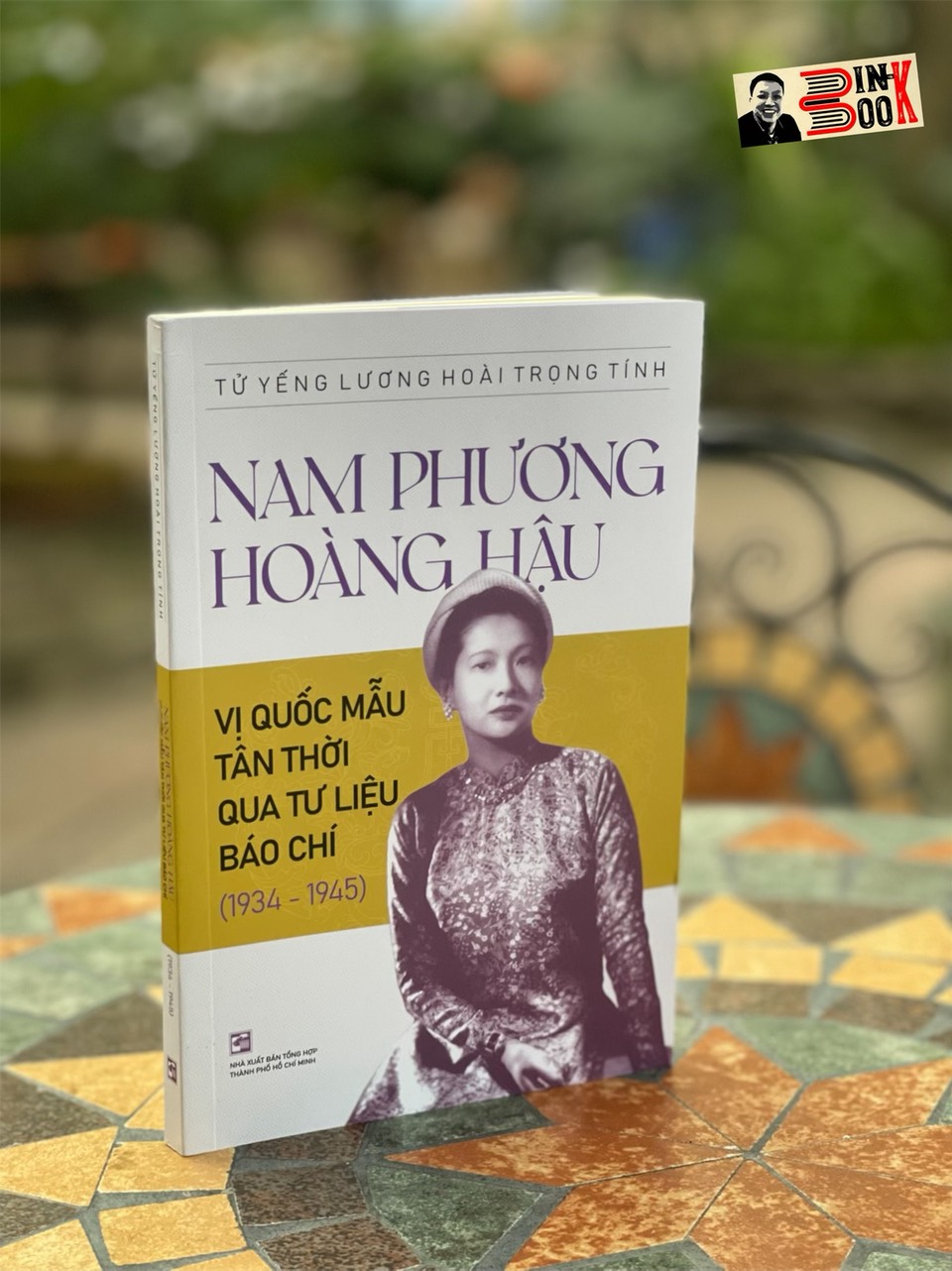 NAM PHƯƠNG HOÀNG HẬU - Vị Quốc Mẫu Tân Thời Qua Tư Liệu Báo Chí - Tử Yếng Lương Hoài Trọng Tính – NXB Tổng hợp TP. Hồ Chí Minh