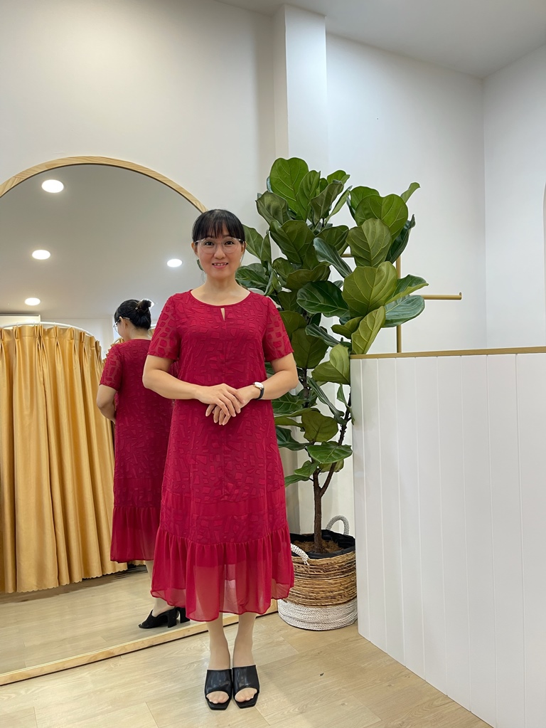 Đầm suông trung niên cao cấp iDiva D14-65, chất liệu lụa mềm mại, dáng suông bigsize phù hợp u50 dự tiệc sang trọng