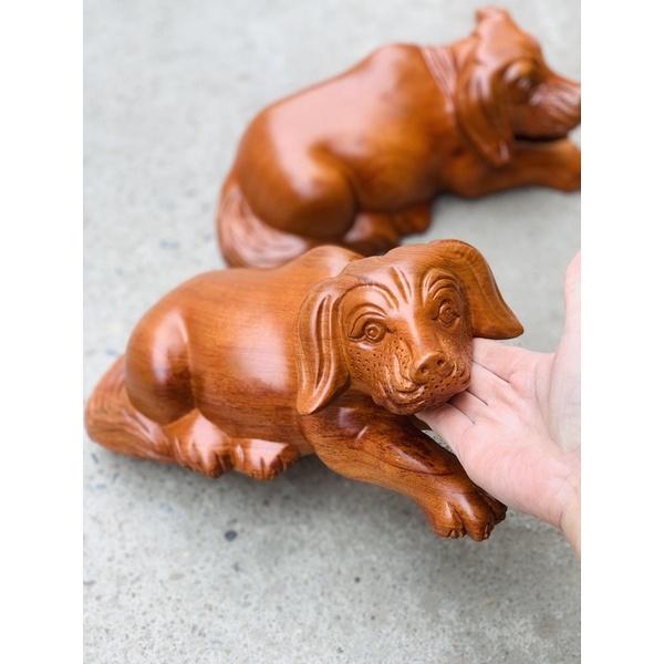Tượng con chó gỗ hương