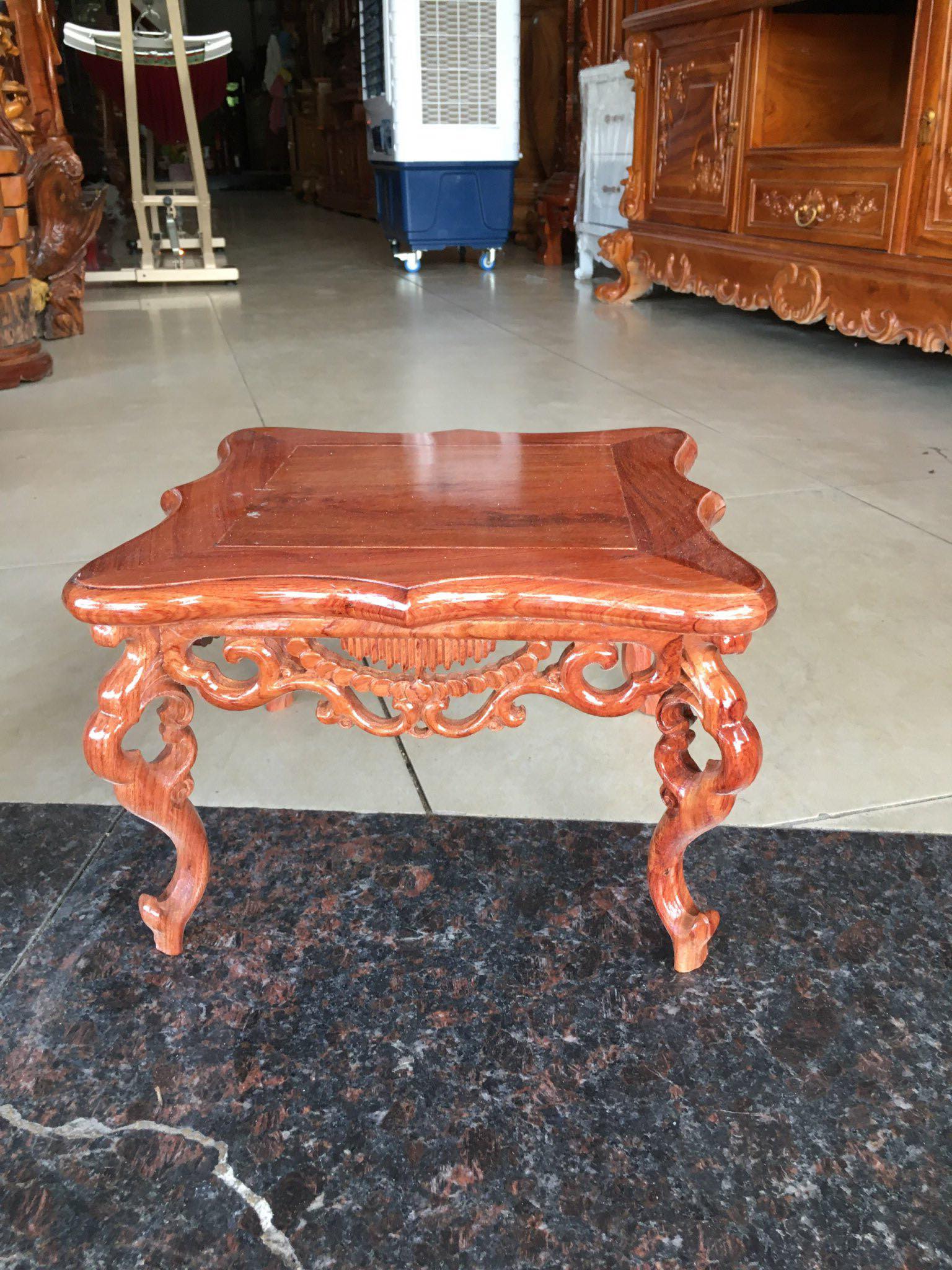Bàn vuông gỗ hương, chân tiện rồng, kích thước 30x 30 cm x cao 20cm