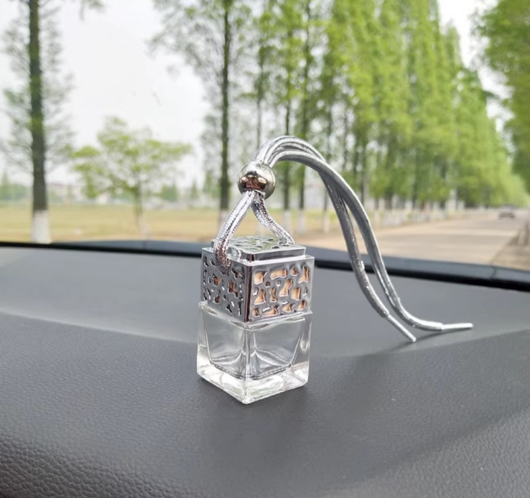 Lọ Đựng Tinh Dầu Treo Xe Ôto - Xe Hơi Hình Vuông 7ml Nắp Bạc