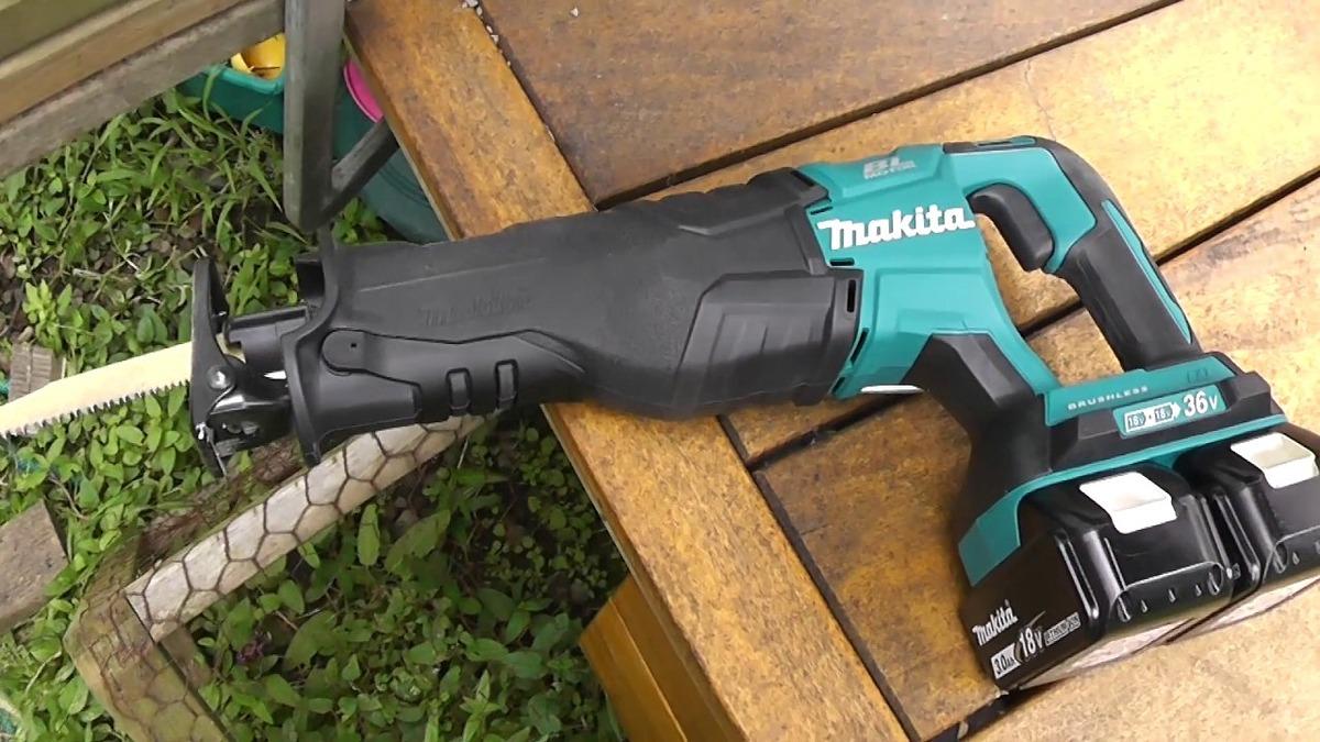 MÁY CƯA KIẾM DÙNG PIN (18V) 32MM MAKITA DJR186RFE- HÀNG CHÍNH HÃNG