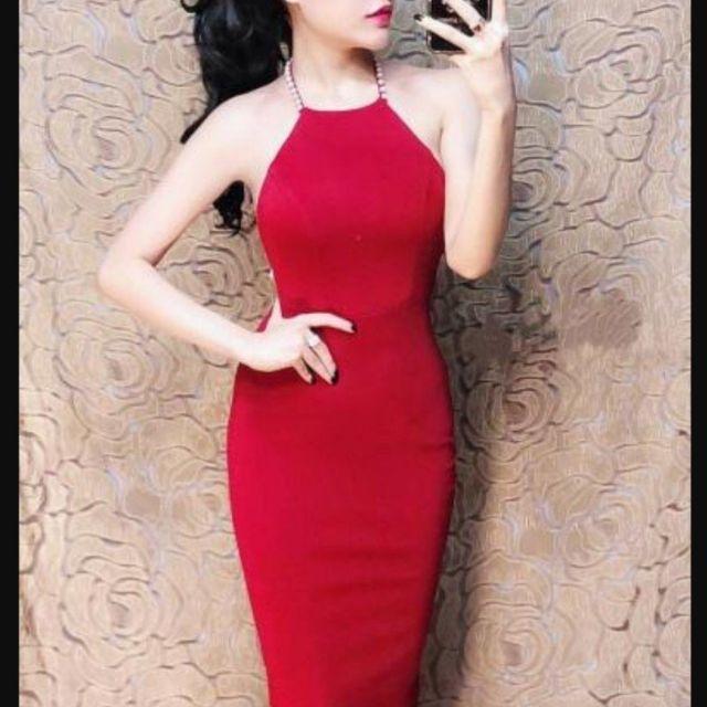 Đầm yếm hở lưng đính cườm