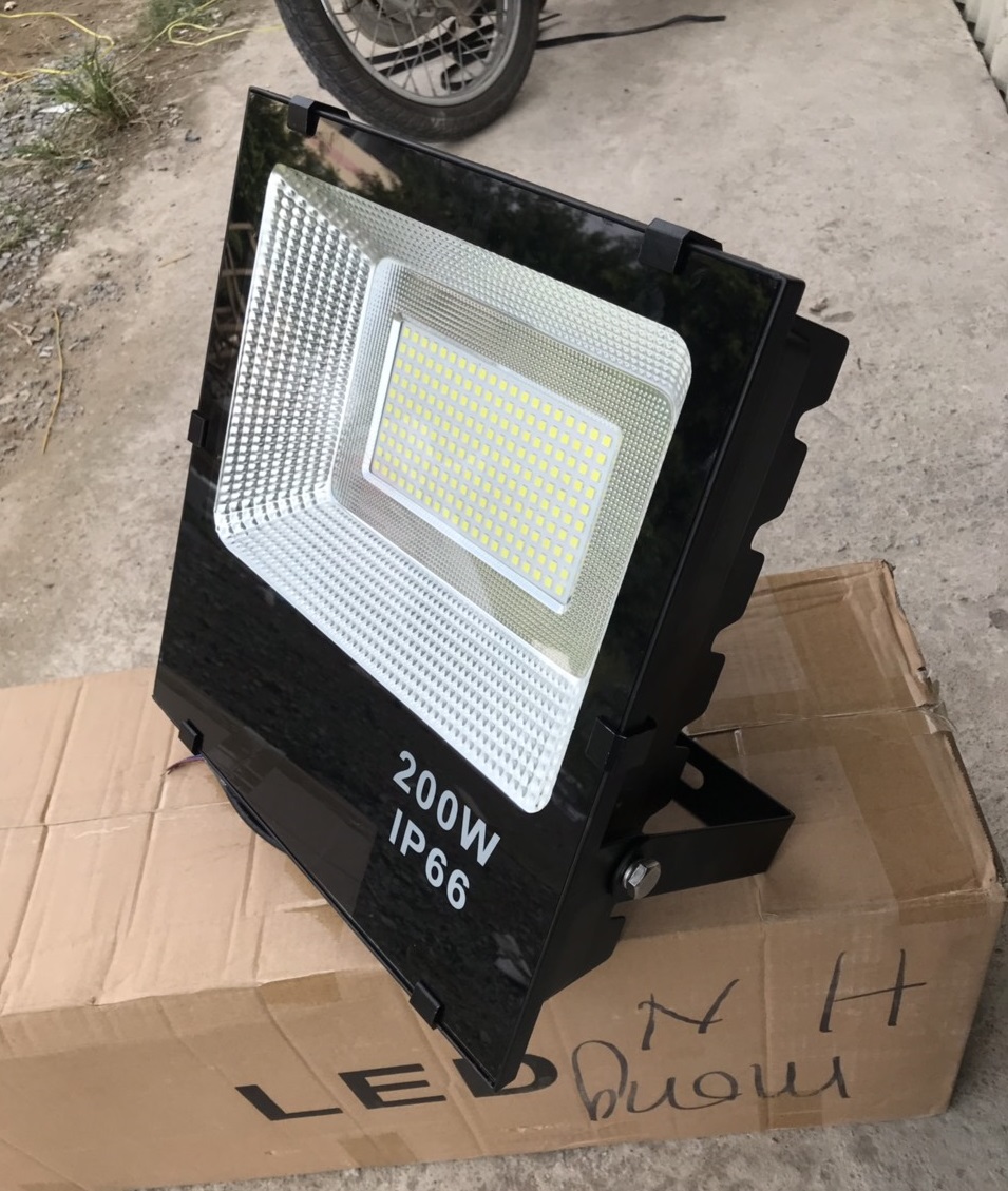 Đèn pha LED 200W 5054 ánh sáng trắng