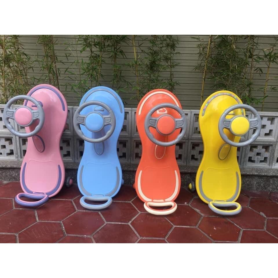 Xe lắc cho bé
