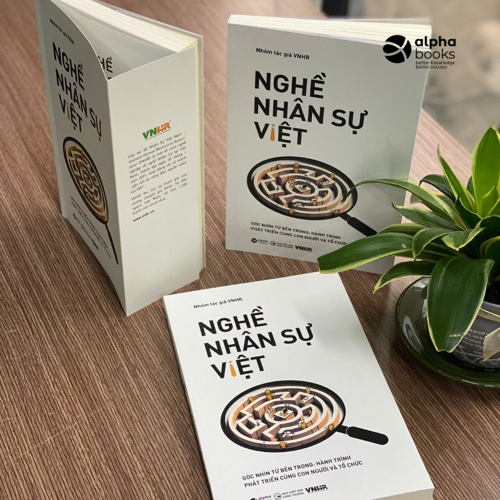 NGHỀ NHÂN SỰ VIỆT (Góc Nhìn Từ Bên Trong: Hành trình phát triển cùng con người và tổ chức) - Tập 2 - Nhóm Tác Giả VNHR - (bìa mềm)