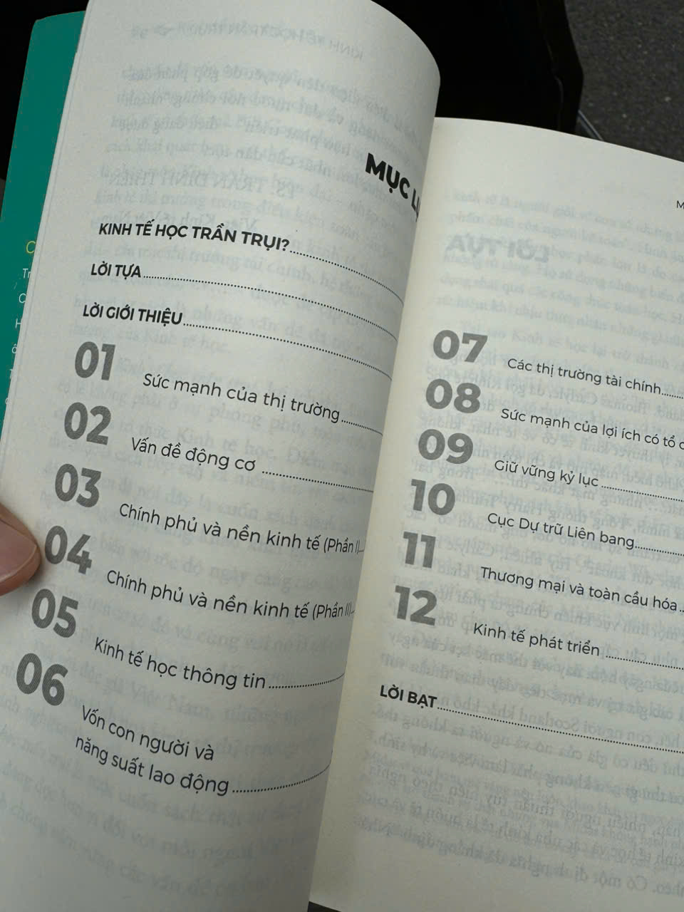 KINH TẾ HỌC TRẦN TRỤI – Charles Wheelan – Bích Ngọc dịch – Alphabooks – NXB Thế Giới