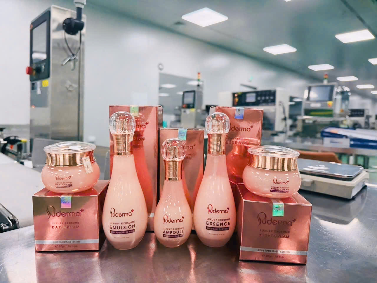 Kem Dưỡng Da Ngày và Đêm Luxury Exosome Puderma, phiên bản nâng cấp từ Kem Xóa NÁM WHITE JADE PUDERMA 50ml: làm mờ vết thâm sạm, nám, tàn nhang giúp làn da trắng sáng, căng bóng, nâng cơ săn chắc và đẩy lùi quá trình lão hoá