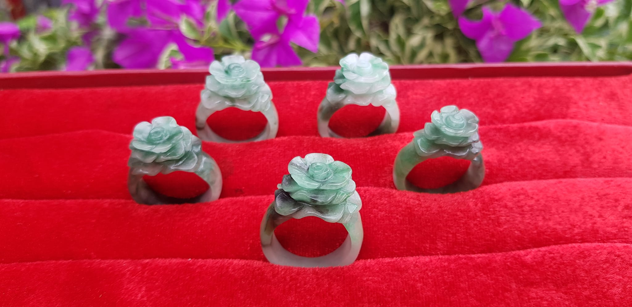 Nhẫn Nữ mới chạm Bông Hồng Nổi đá cẩm thạch tự nhiên Nhẫn màu Xanh trắng rất đẹp Ni 18mm đeo tay xinh lắm ạ