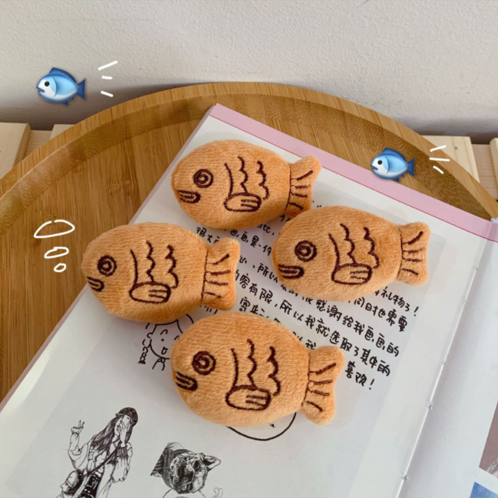 Cài bông hình chú cá trang trí balo túi xách quần áo cá tính sành điệu