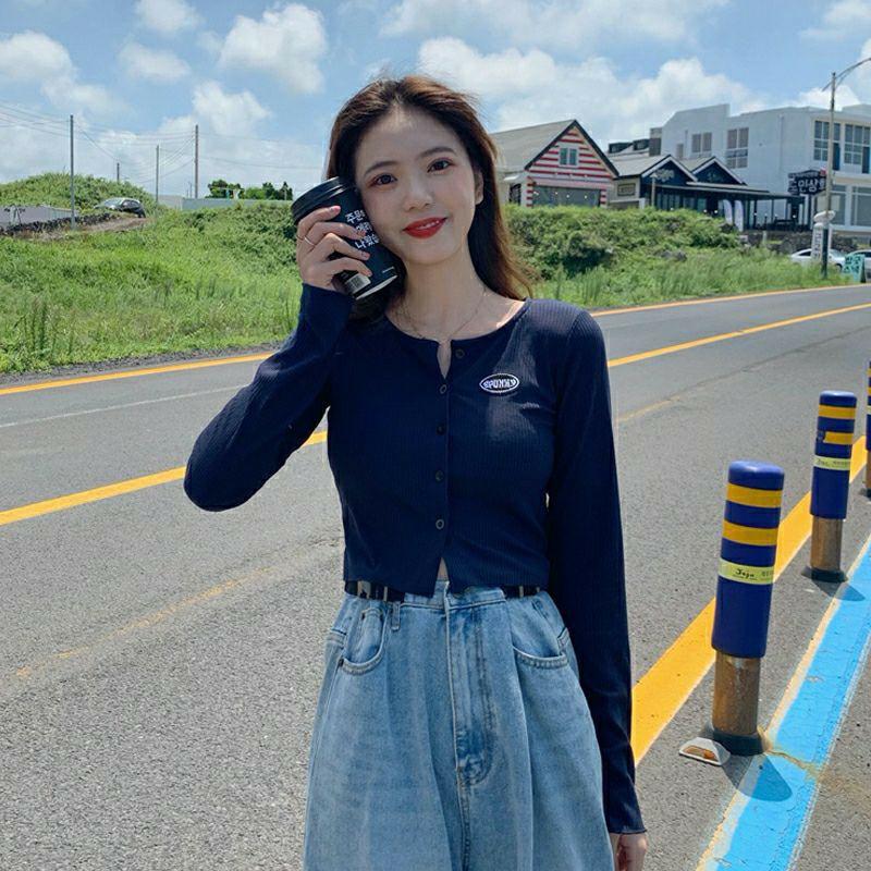 Áo croptop thun tay dài cúc thật thêu logo thời trang XIXO ATN0022