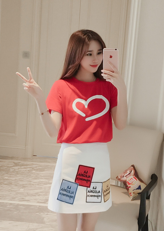 Set áo thun và chân váy DV19