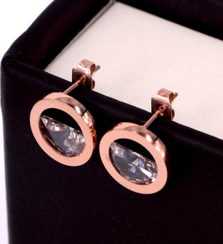 Bông Tai Hình Tròn Đính 1 Nửa Đá Titan Ko Đen TT 2230