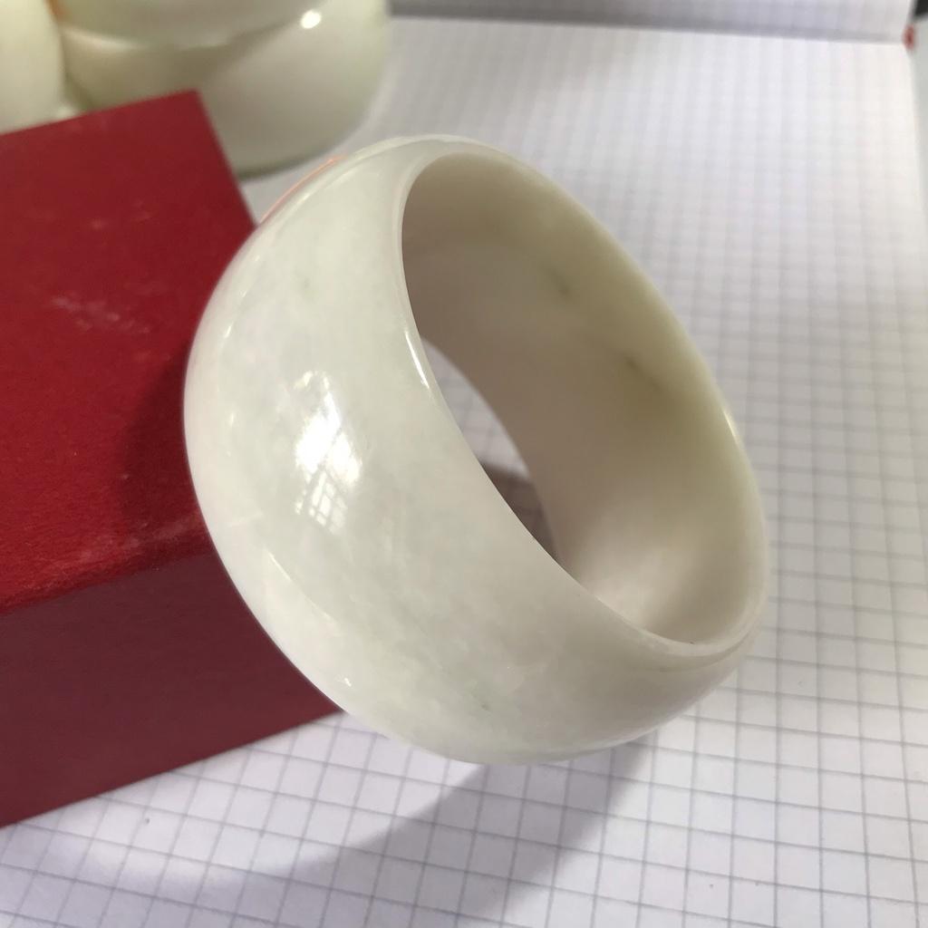 Vòng tay bạch ngọc bản cao 3 cm cho người mệnh Kim và Thủy