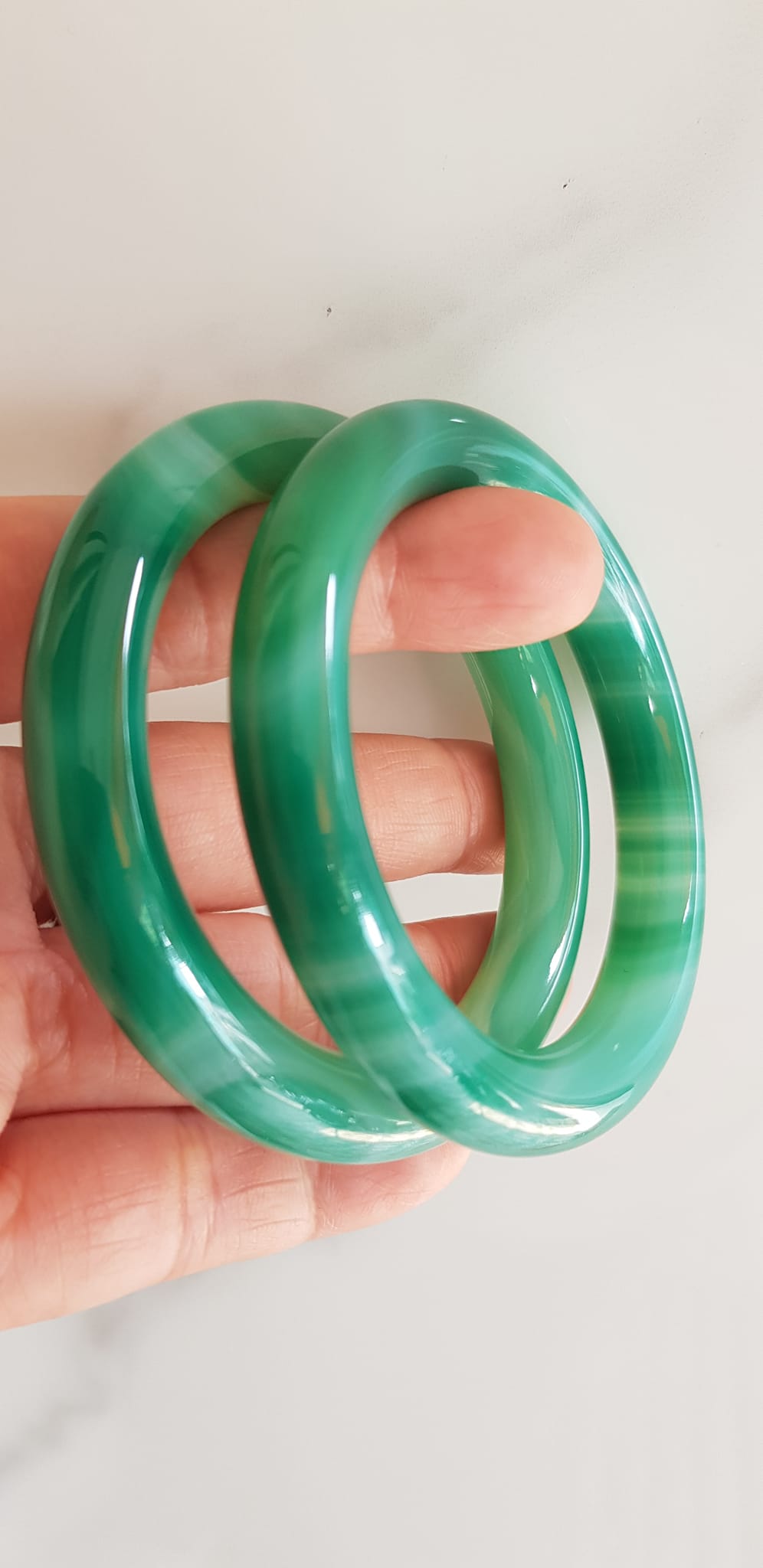 Vòng tay đá mã não xanh vân sọc trắng nhẹ mới Ni 53mm x cọng 9mm Vòng màu xanh ngọc đậm đều vân sọc đẹp ạ Nữ 52kg - 58kg đeo mệnh Mộc hỏa thủy ạ
