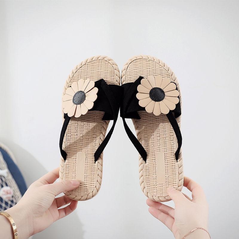 Women's summer's new flat slippers are worn for shopping, beach, beach, flip-flops, flip-flops