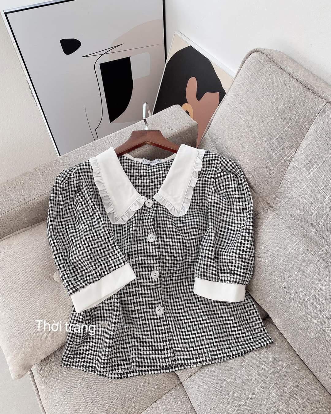 ÁO SƠ MI SỌC CARO ĐEN TRẮNG CỔ BÈO TRẮNG AM02