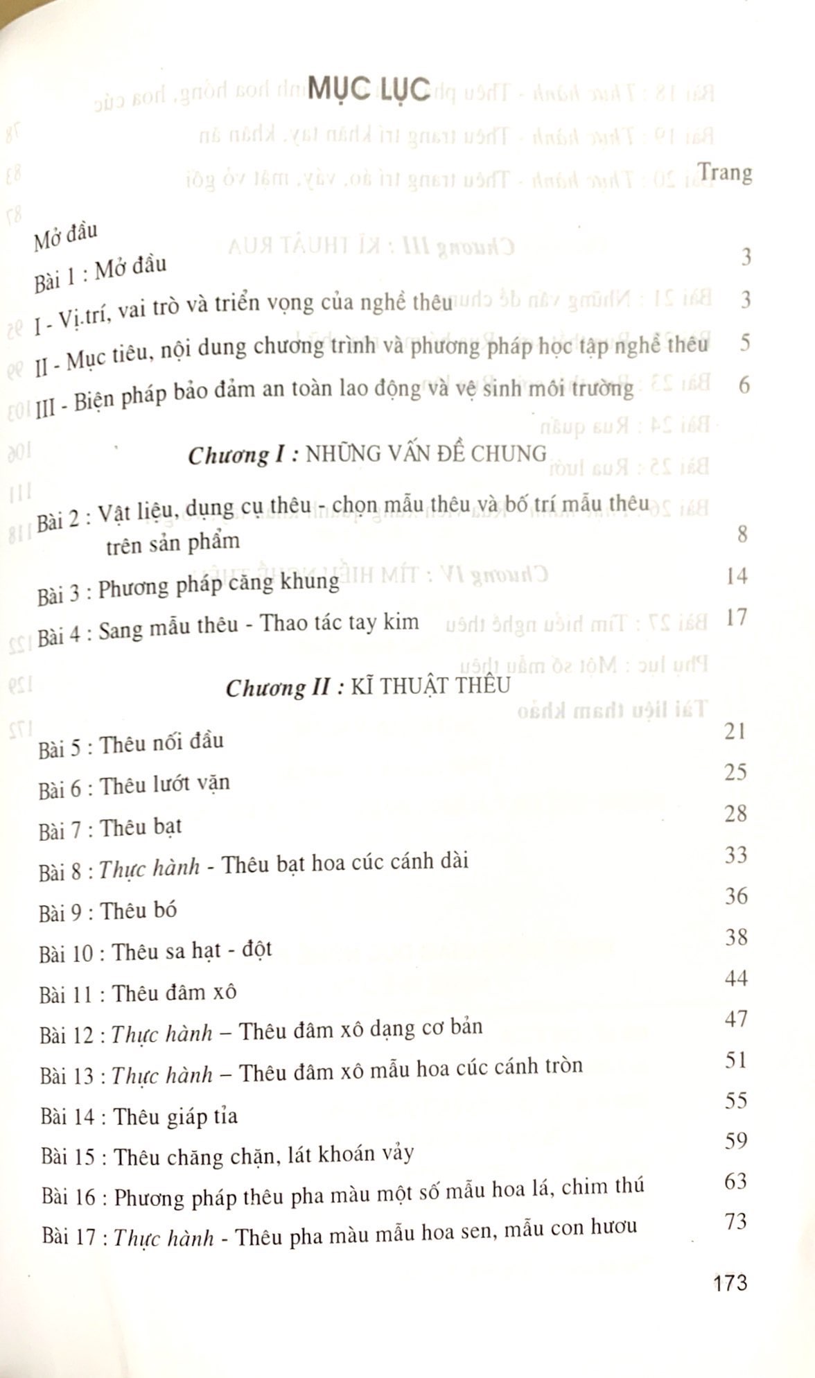 Hoạt động giáo dục nghề phổ thông : Nghề Thêu tay 11