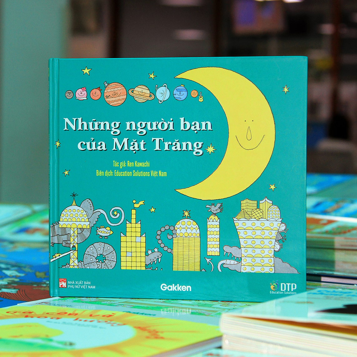 Sách Những người bạn của Mặt Trăng