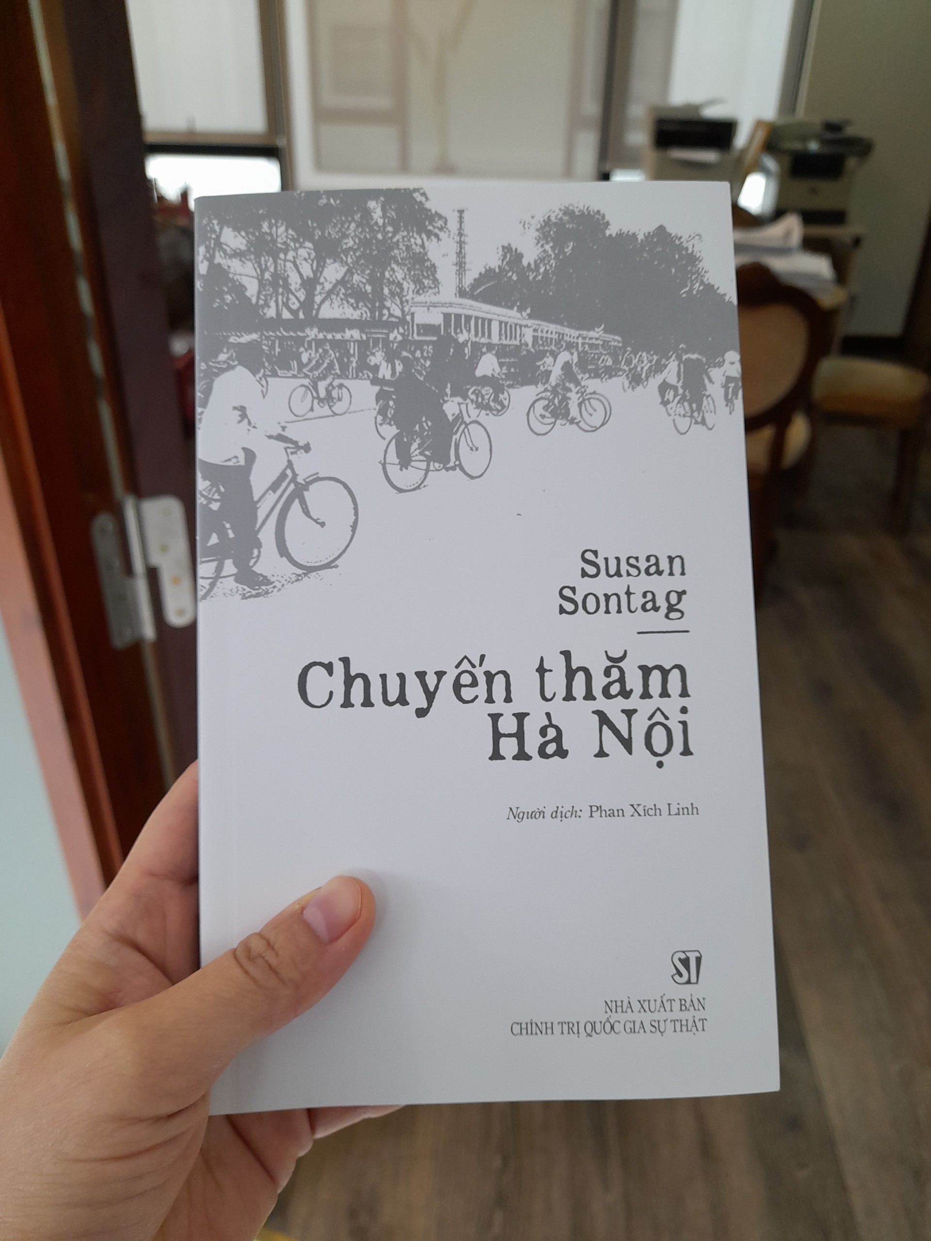 CHUYẾN THĂM HÀ NỘI - Susan Sontag - Phan Xích Linh dịch - Thư viện Nguyễn Văn Hưởng - Nxb Chính trị Quốc gia Sự Thật