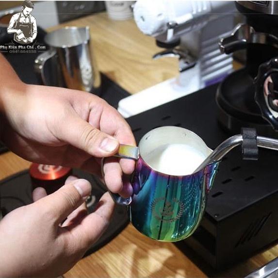 Ca Đánh Sữa Khắc Logo Tulip 600ml - Ca Đổ Art