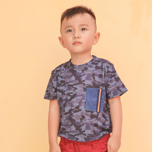 Áo Thun Bé Trai Rằn Ri Đắp Túi Ugether UKID194 - Xanh Đen