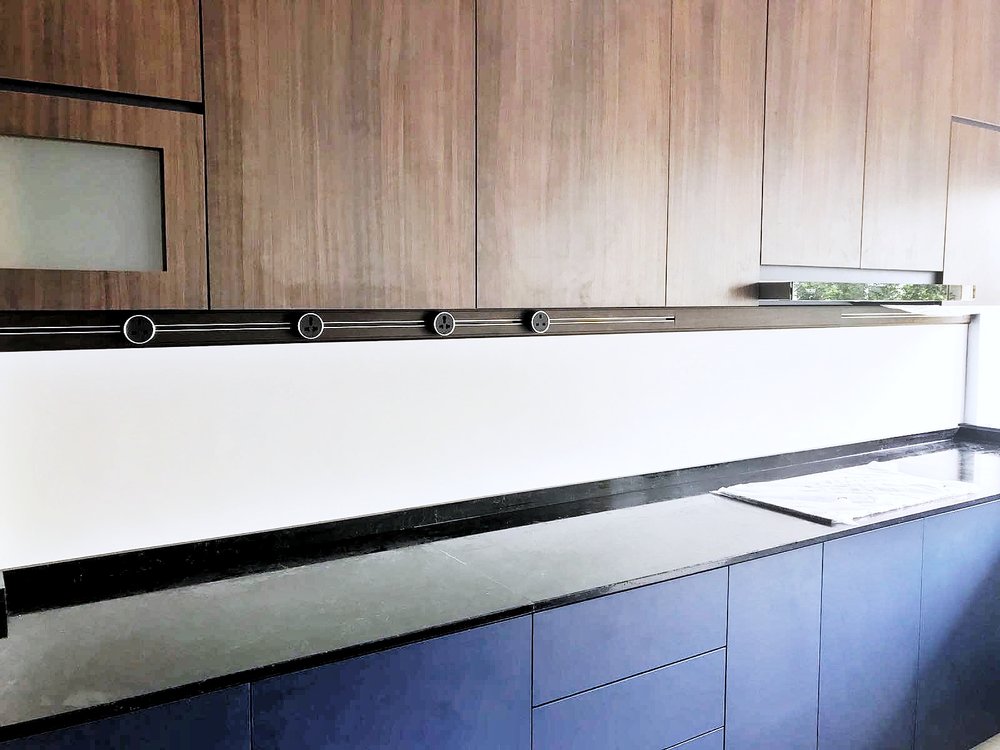 Ổ Cắm Thanh Trượt Line8 Model R I Lắp Âm I Loại Tiêu Chuẩn I Chính hãng