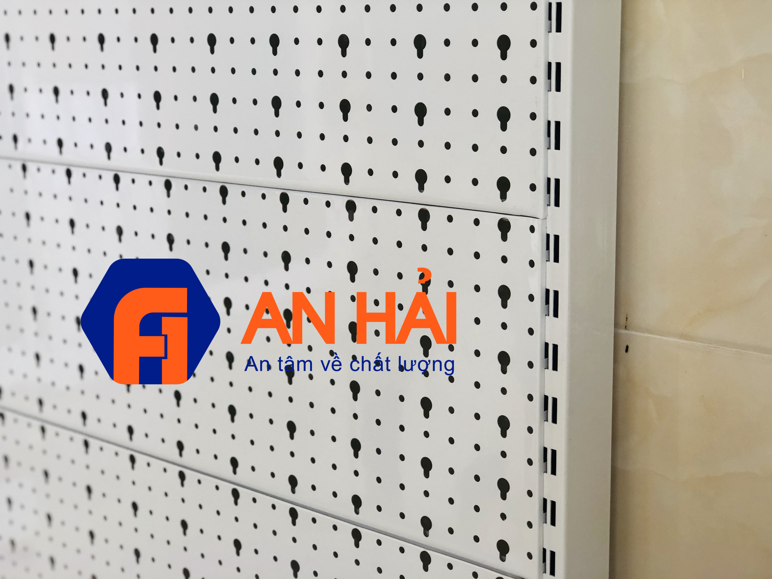 KỆ ĐƠN siêu thị LƯNG TÔN LỖ cao 1m5 độc lập có 4 mâm tầng loại dày , chịu lực tốt.