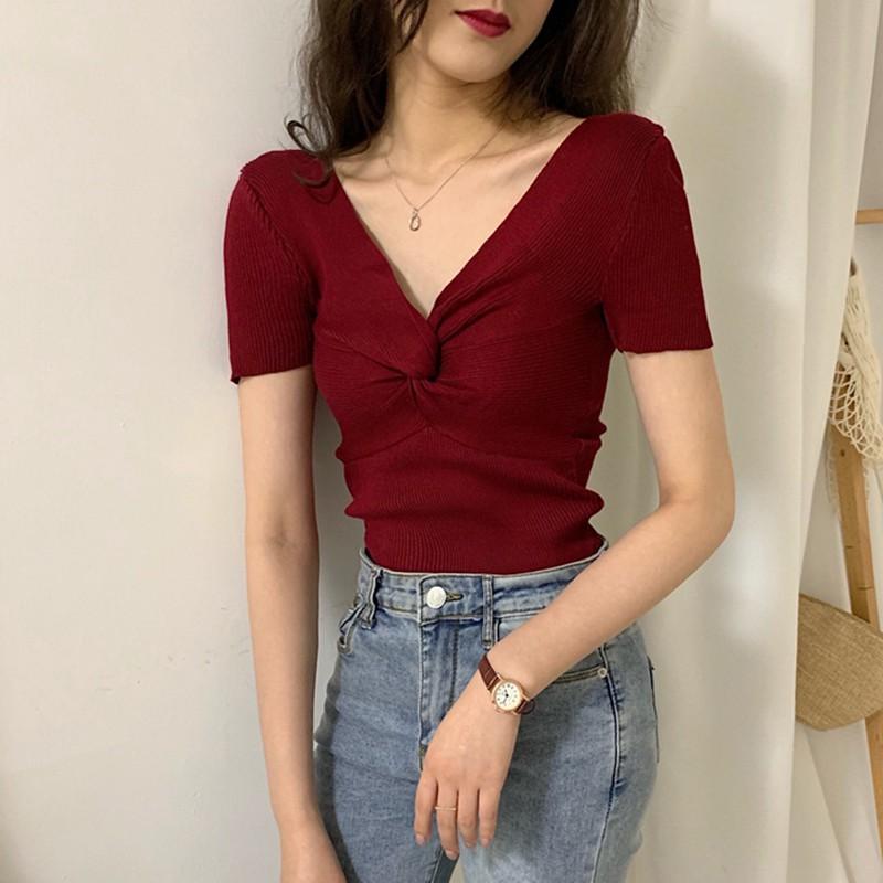Áo dệt kim tay ngắn thiết kế cổ chữ V nữ tính