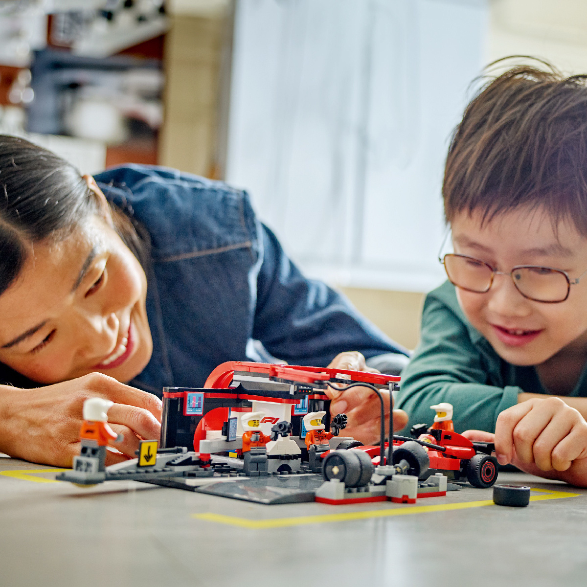 LEGO CITY 60443 Đồ Chơi Lắp Ráp Trạm Bảo Dưỡng Xe F1 (325 Chi Tiết)