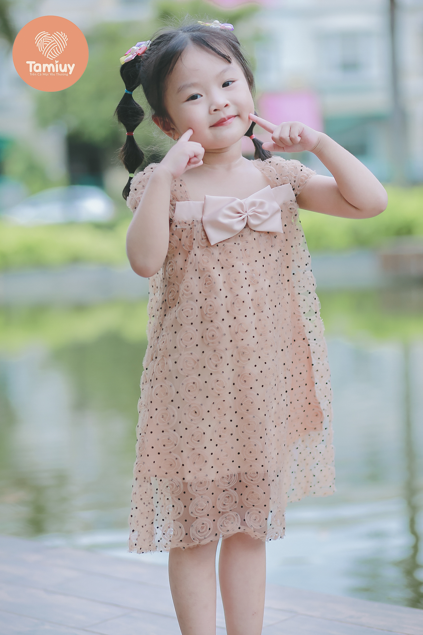 Đầm Xòe Hoa Hồng Đính Nơ Ngực Tamiuy  Chất Vải Voan Mềm Mại Cùng  Họa Tiết Nổi Bật Xinh Xắn Dễ Thương Cho Các Bé Gái