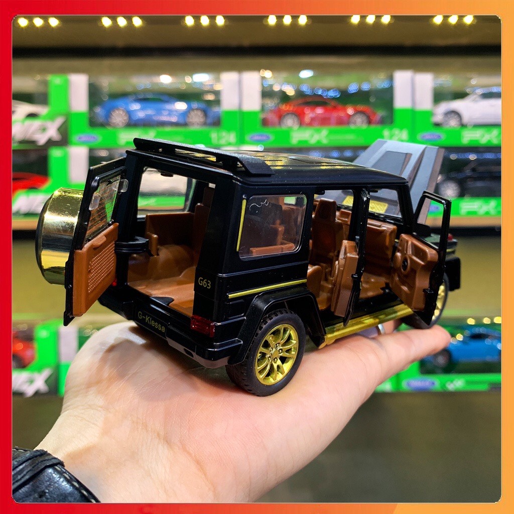 Mô hình xe Mercedes-Benz AMG G63 tỉ lệ 1:32 - màu đen