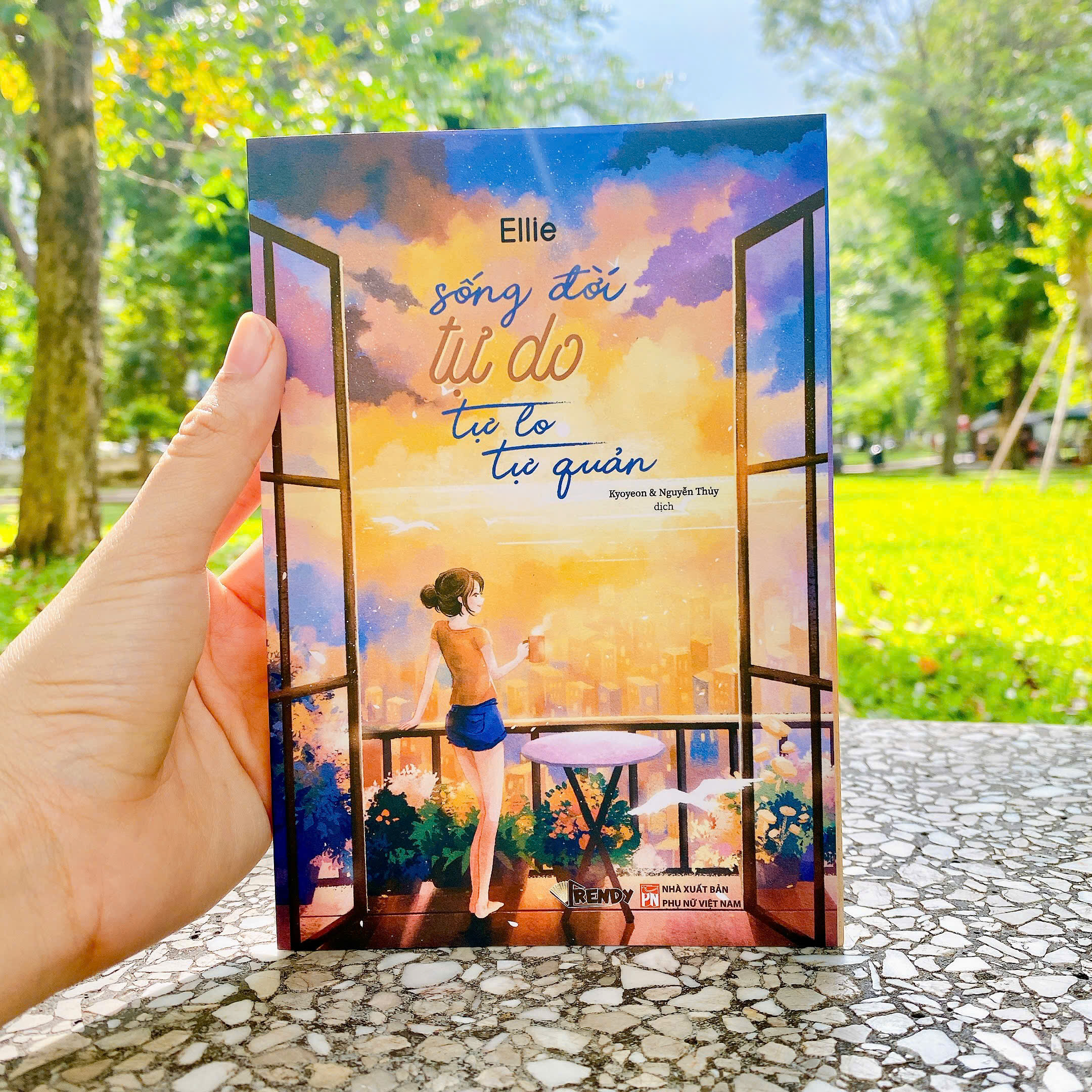 Sách - Sống Đời Tự Do, Tự Lo Tự Quản - Ellie - Books Trendy - Phuc Minh Books