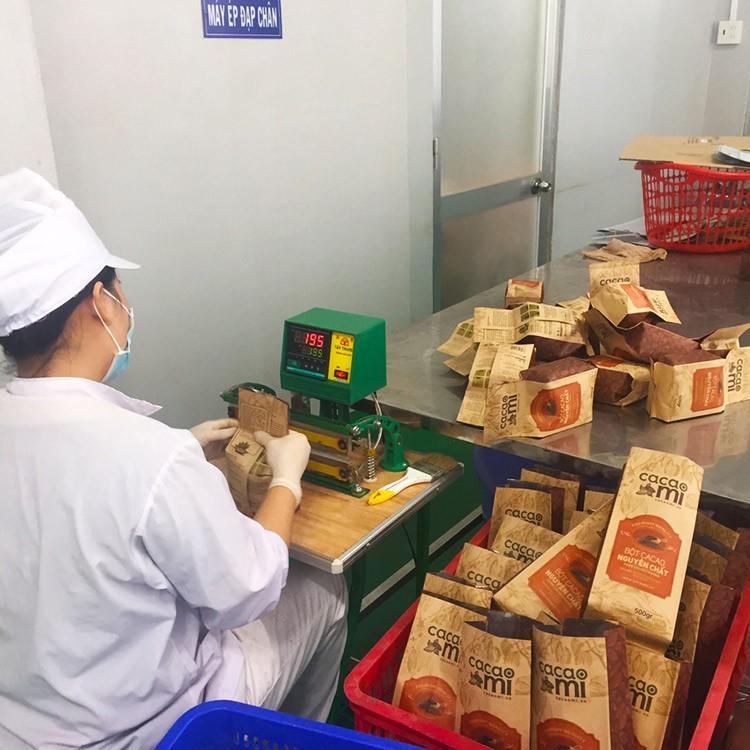 Thức uống sô cô la chuẩn vị - Bột cacao sữa hoà tan 3in1 thơm ngon CacaoMi đặc sản Việt Nam làm quà biếu tặng hộp 127g