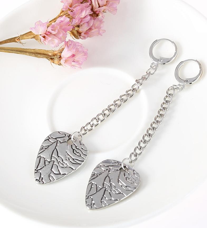 Bông tai sợi mắt xích thả trái tim idol V BTS