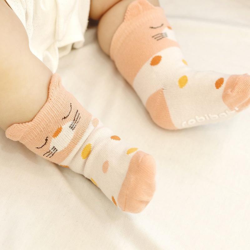 Tất chống trượt cho bé Bino Kids, vớ họa tiết nhiều màu đáng yêu dành cho bé từ 0 đến 3 Tuổi