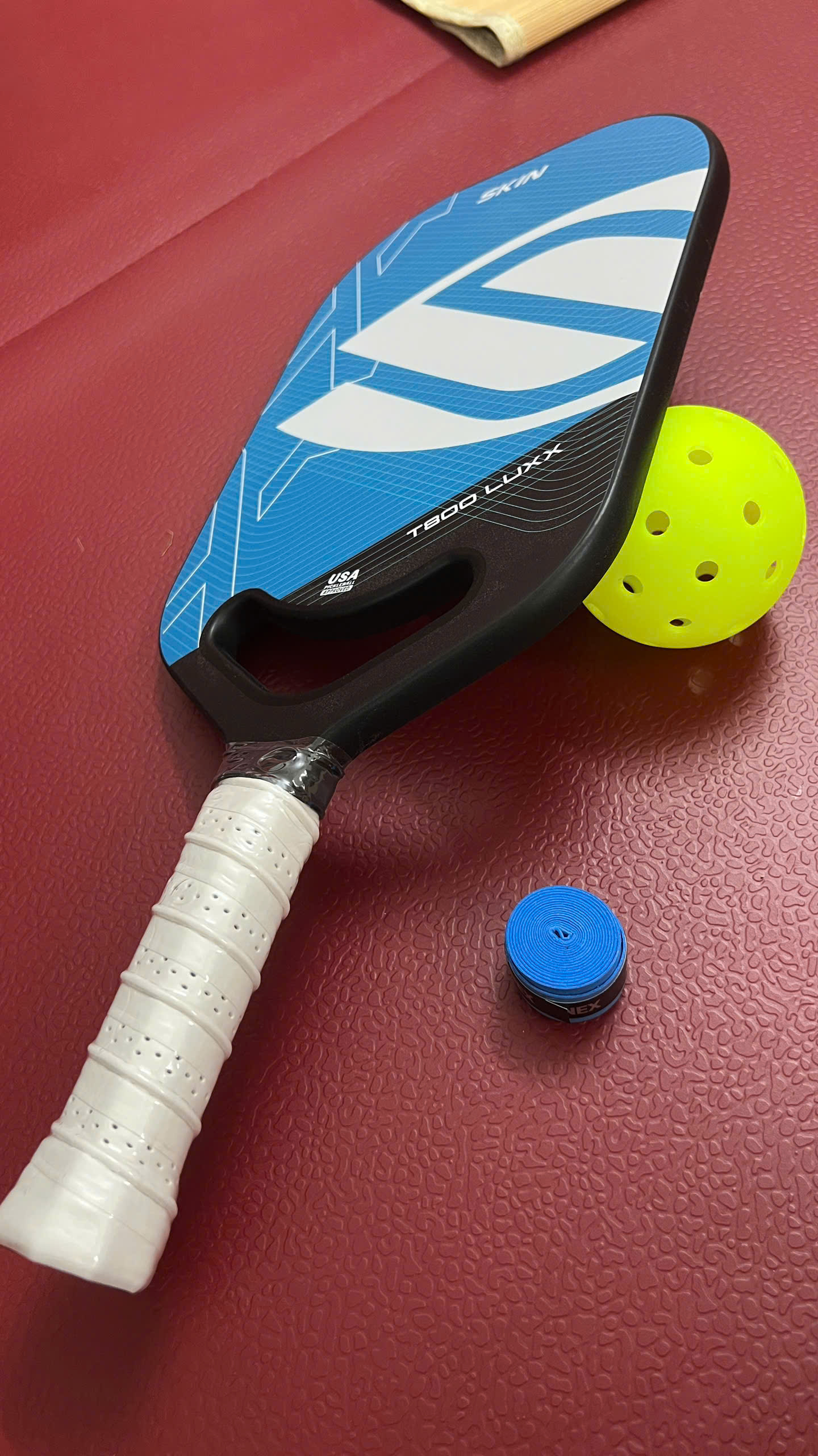 Vợt Pickleball Skin carbon T800 Luxx dày 13mm, bề mặt nhám bám bóng, tặng kèm cuốn cán, 1 quả bóng và túi đeo tiện lợi