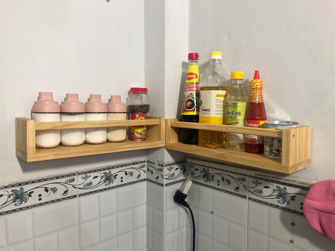 Kệ đựng đồ lưu niệm cây cảnh mini gia vị , giá sách treo tường trang trí gỗ thông tự nhiên kích thước 50x12x10