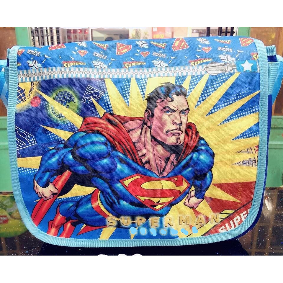 Đeo chéo đi học cho bé Superman