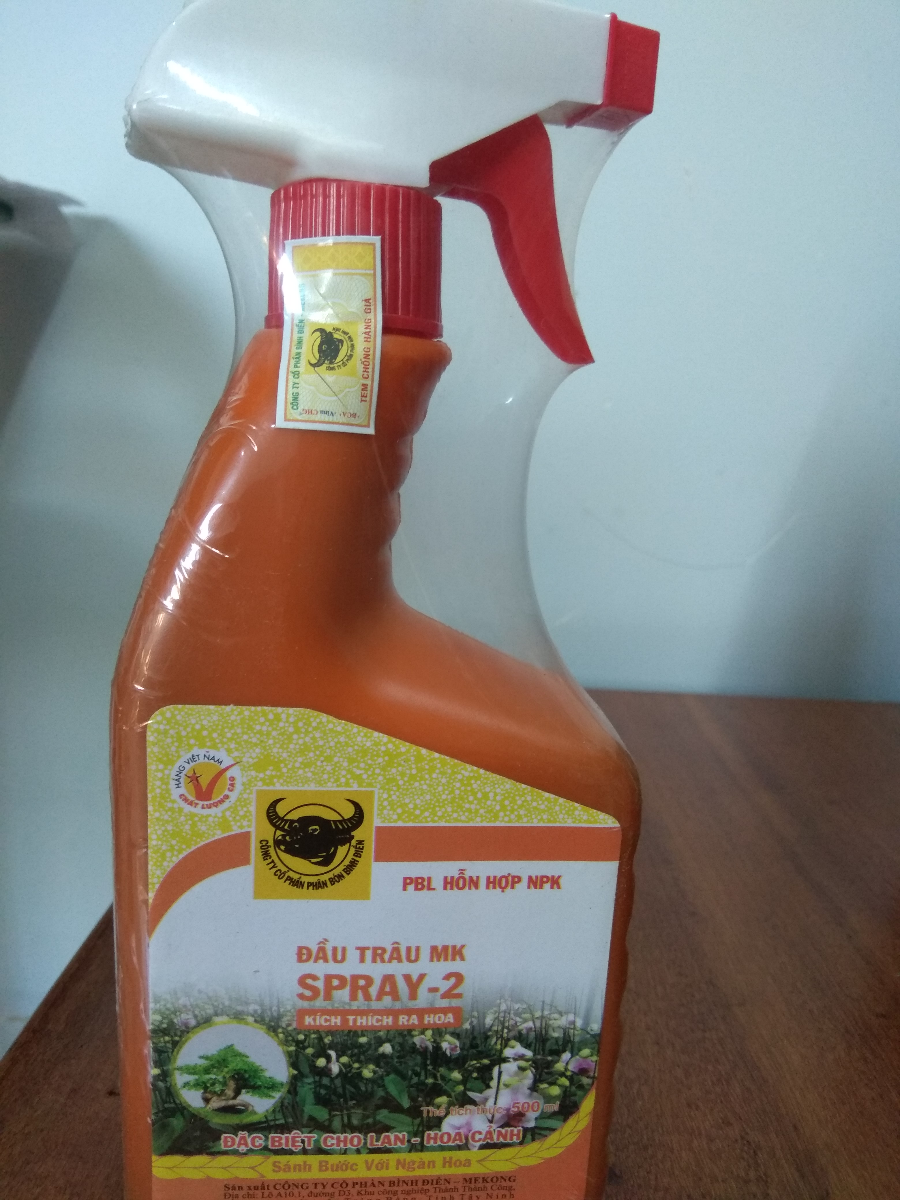 Phân bón lá Đầu trâu Spray 2 kích thích ra hoa - chai 500ml