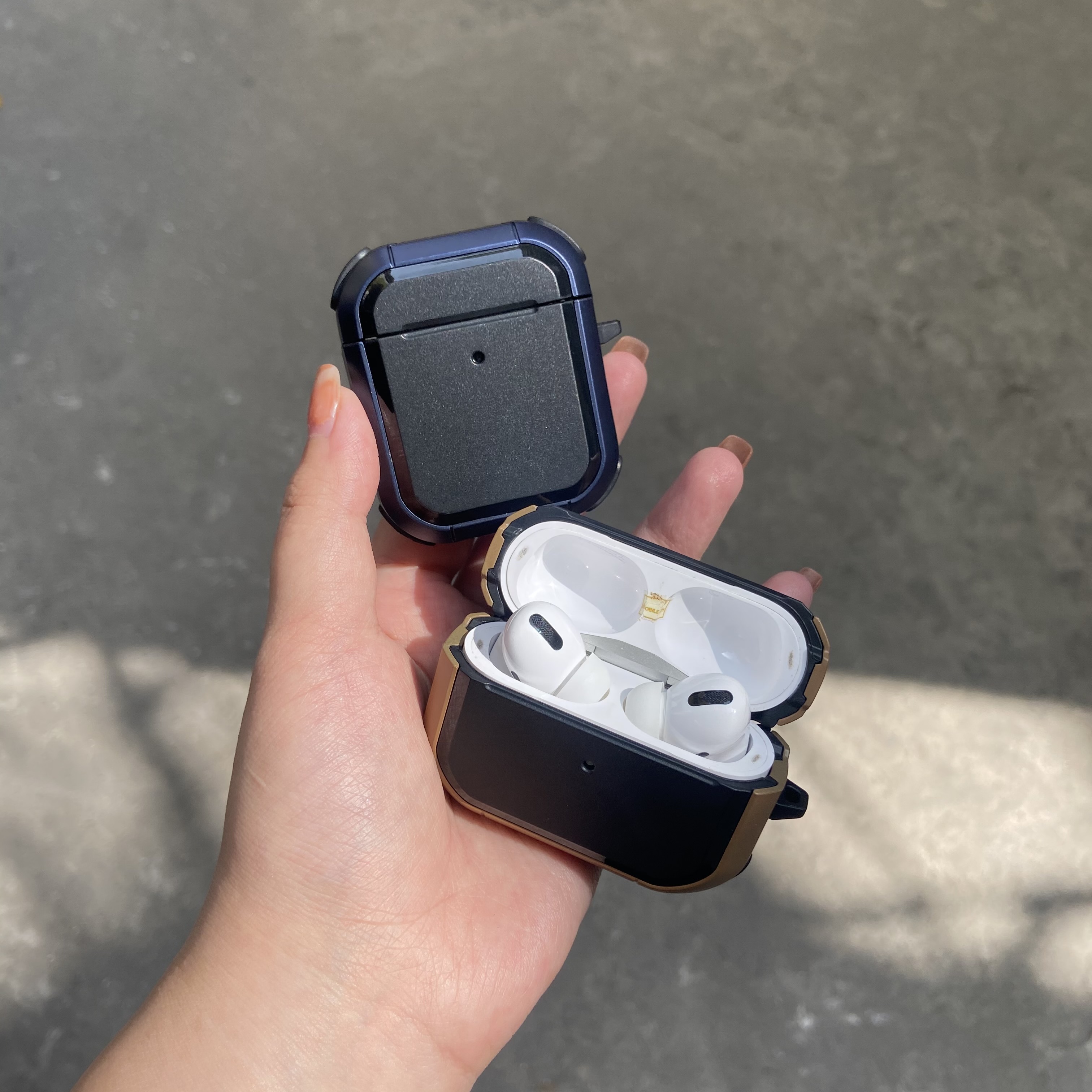 Ốp bao dành cho airpods giúp chống shock , chất silicon dầy dặn