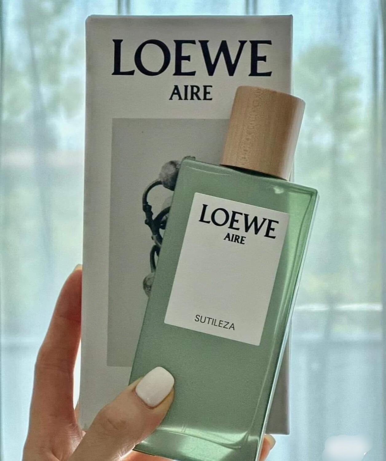 Nước Hoa Nữ Loewe Aire Sutileza