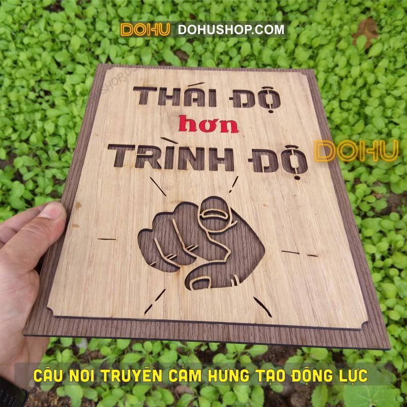 Tranh Treo Tường Gỗ Tạo Động Lực DOHU205: Thái độ hơn trình độ - Video shop tự chụp