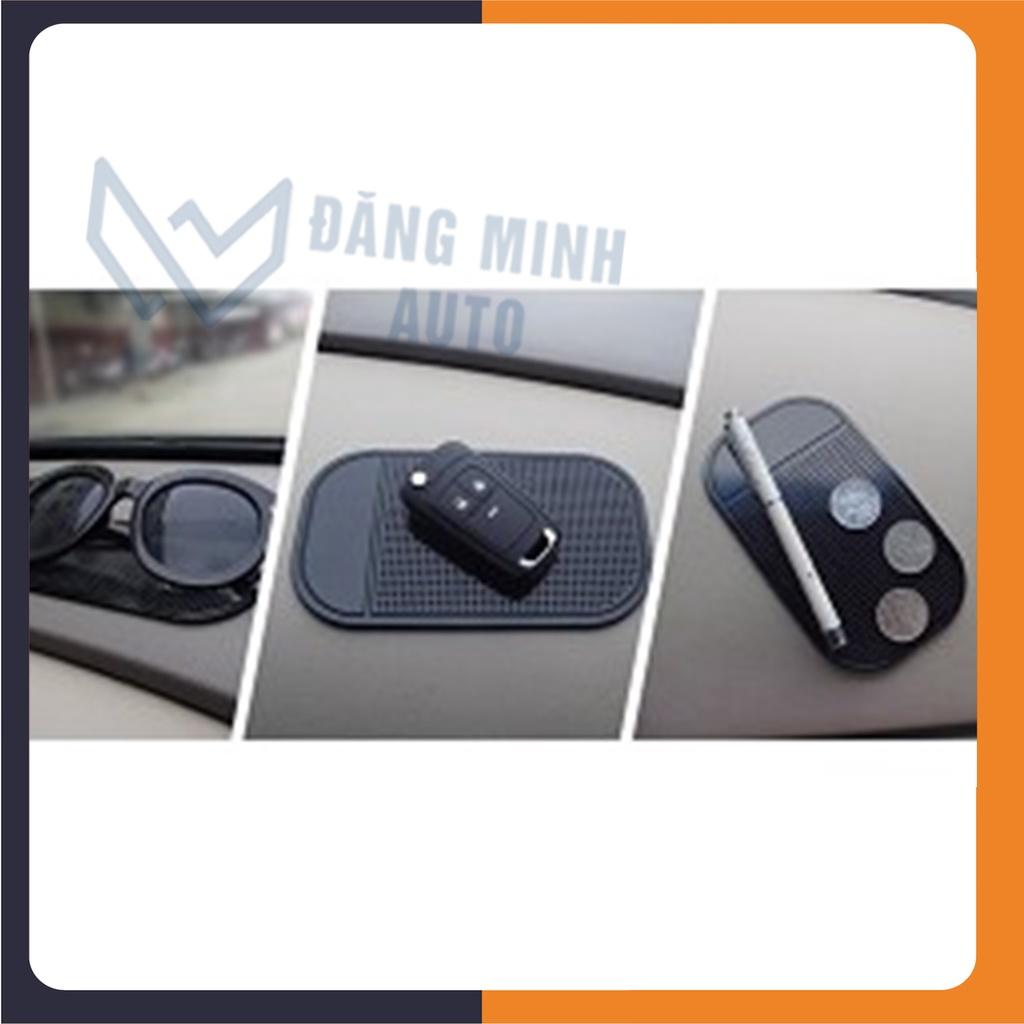 Miếng dán chống trượt trên xe ô tô, để điện thoại móc khoá đồ trang trí trên xe hơi ST28