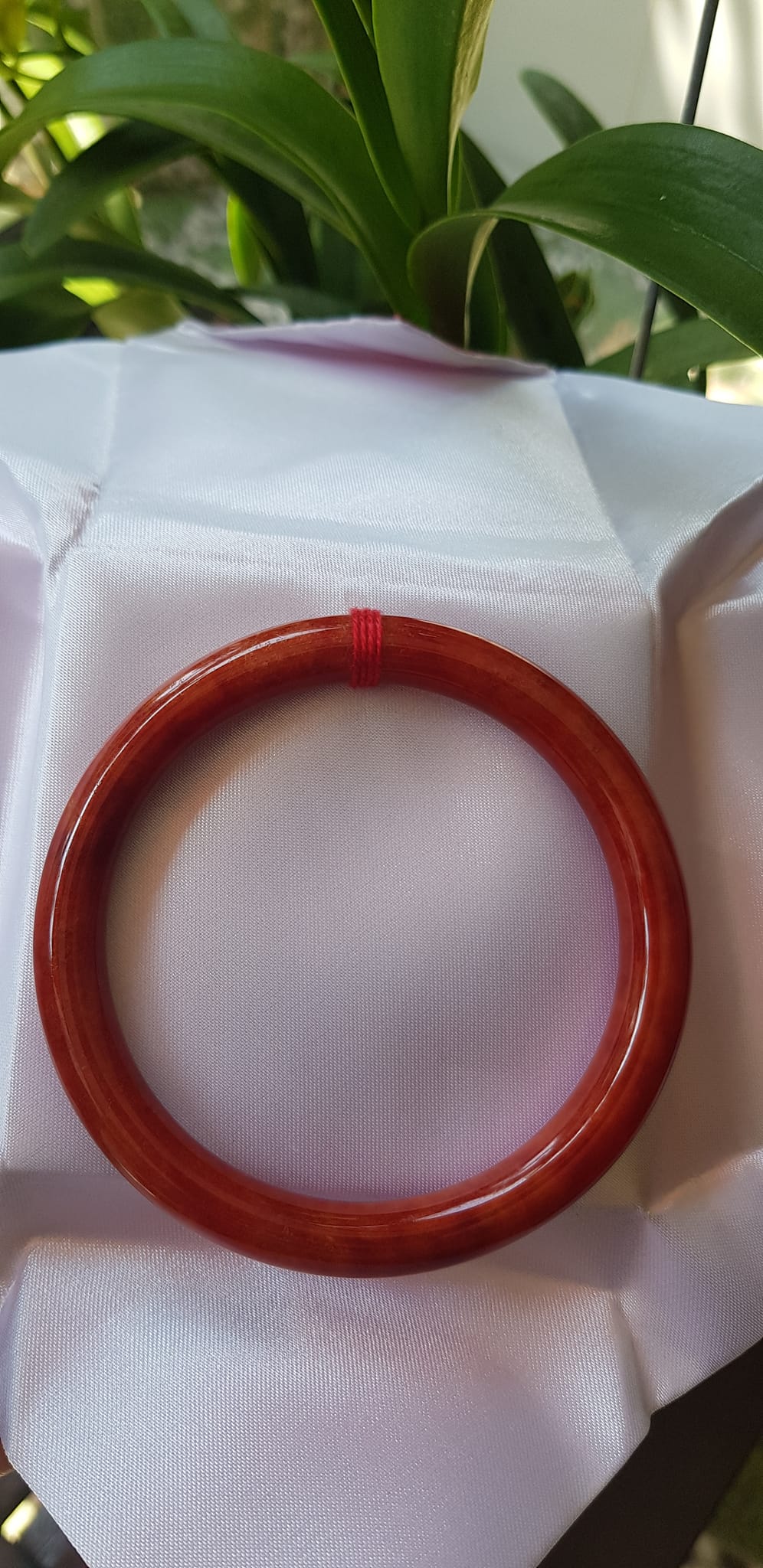 Vòng Tay Phong Thủy mới Đá Cẩm Thạch Đỏ Đẹp 60mm x cọng 8mm màu đỏ cam nhẹ đều đẹp nữ mệnh hỏa mệnh thổ 58kg - 70kg đeo hợp đẹp ạ