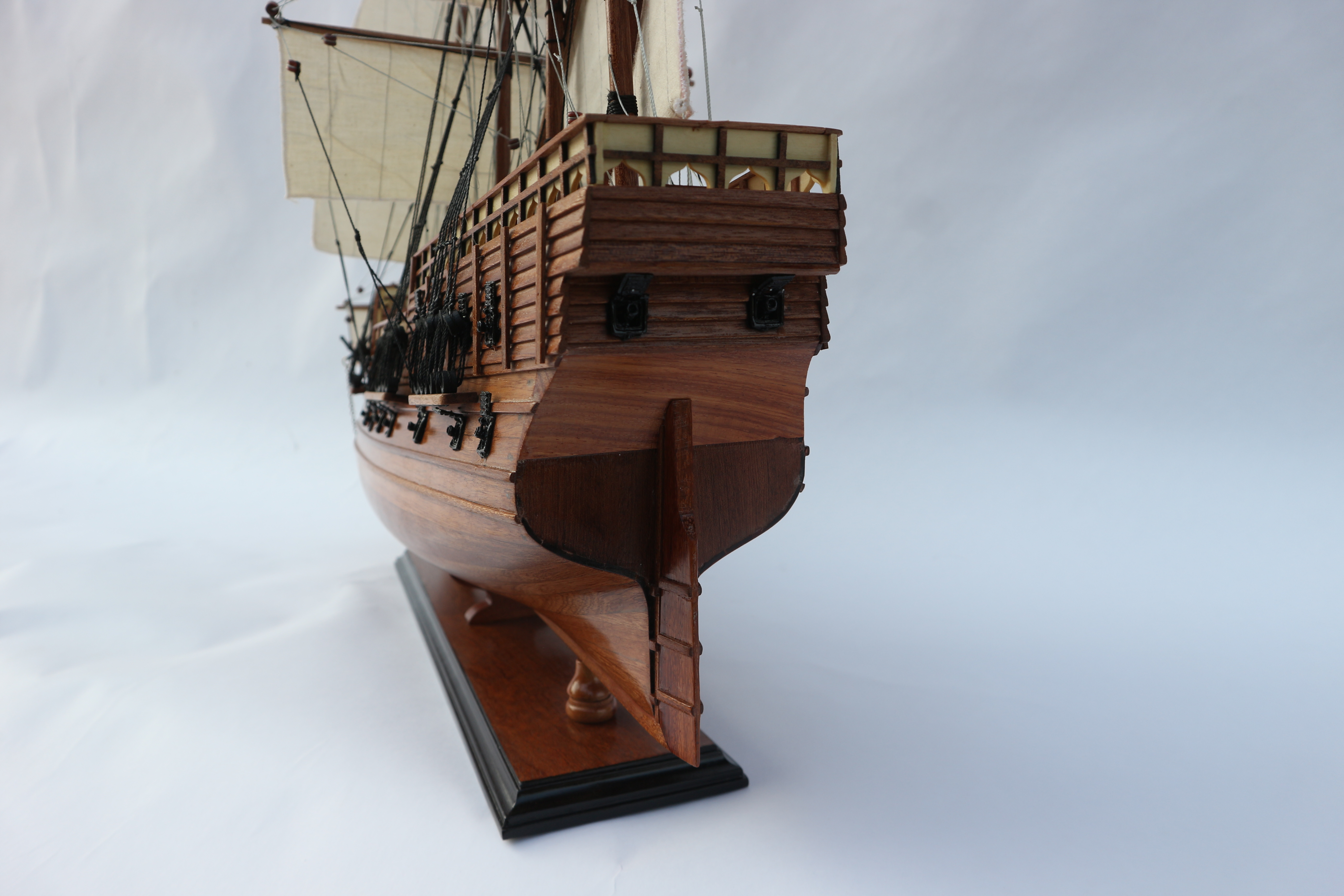 Mô Hình Thuyền Gỗ Lưu Niệm Phong Thủy Gia Nhiên Dạng Thuyền Cổ MARY ROSE Chất Lượng Cao Xuất Khẩu