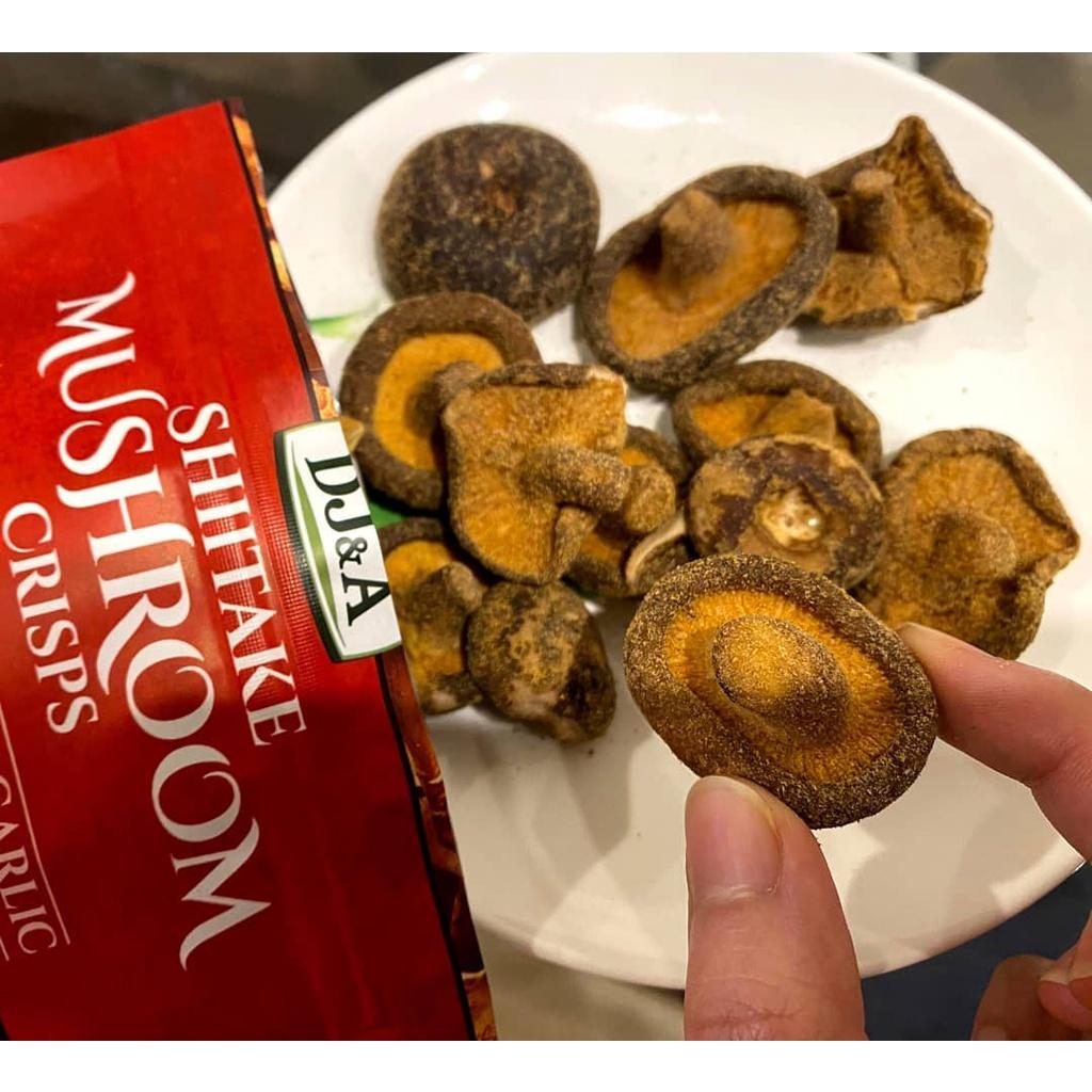 Nấm hương sấy giòn vị tỏi ớt DJ&amp;A 65g - thuần chay, vegan - Skitake mushroom crisps smoked chilli &amp; garlic