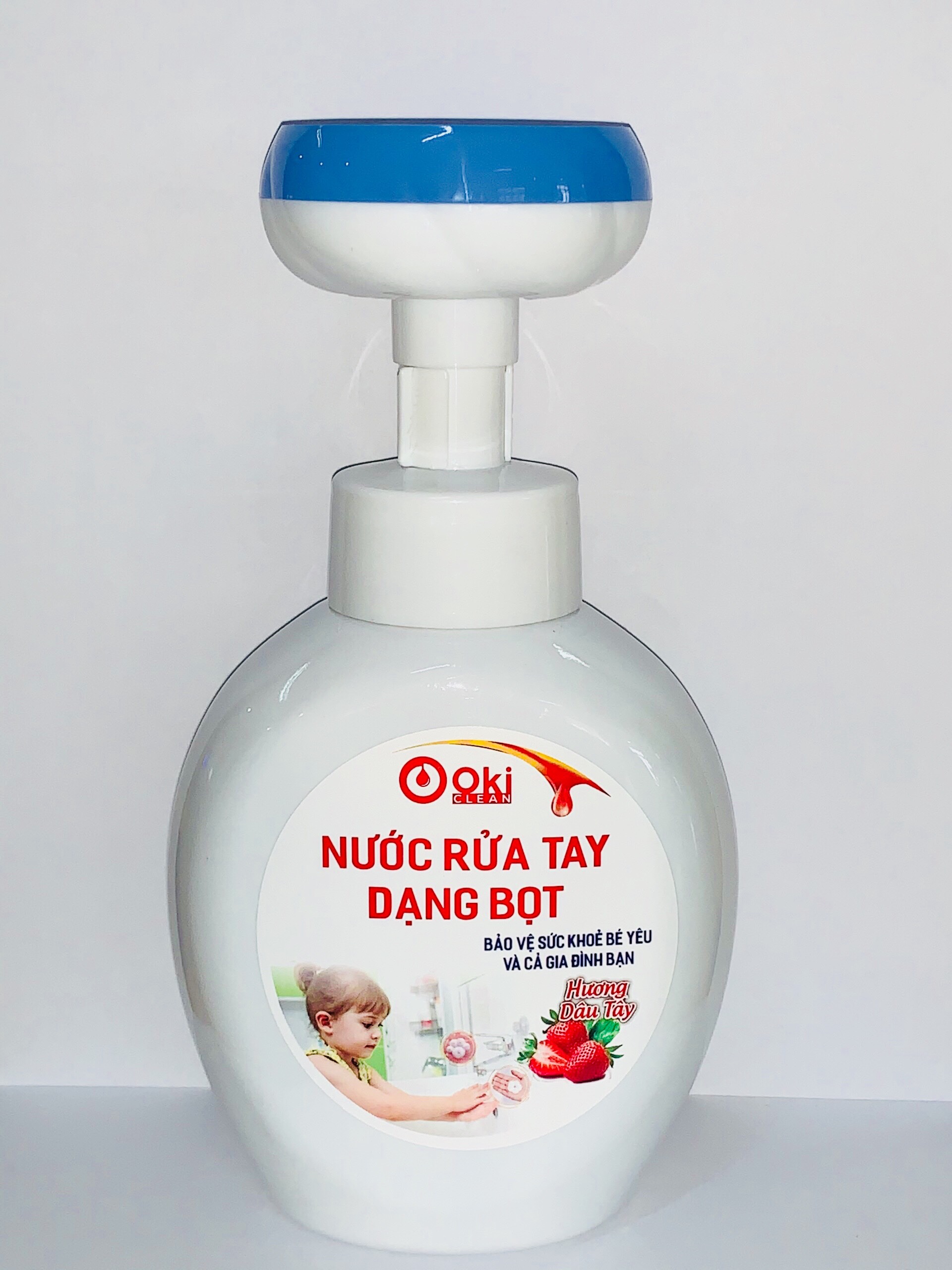 Nước Rửa Tay Tạo Bọt Cho Bé &amp; GĐ Hình Bông Hoa, Hình Chân Gấu Dễ Thương OKi Clean Hương Dâu Tây