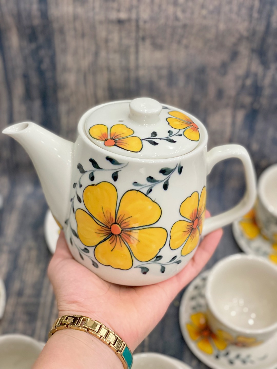 BỘ ẤM TRÀ VẼ MAI VÀNG Dung tích 650ml .